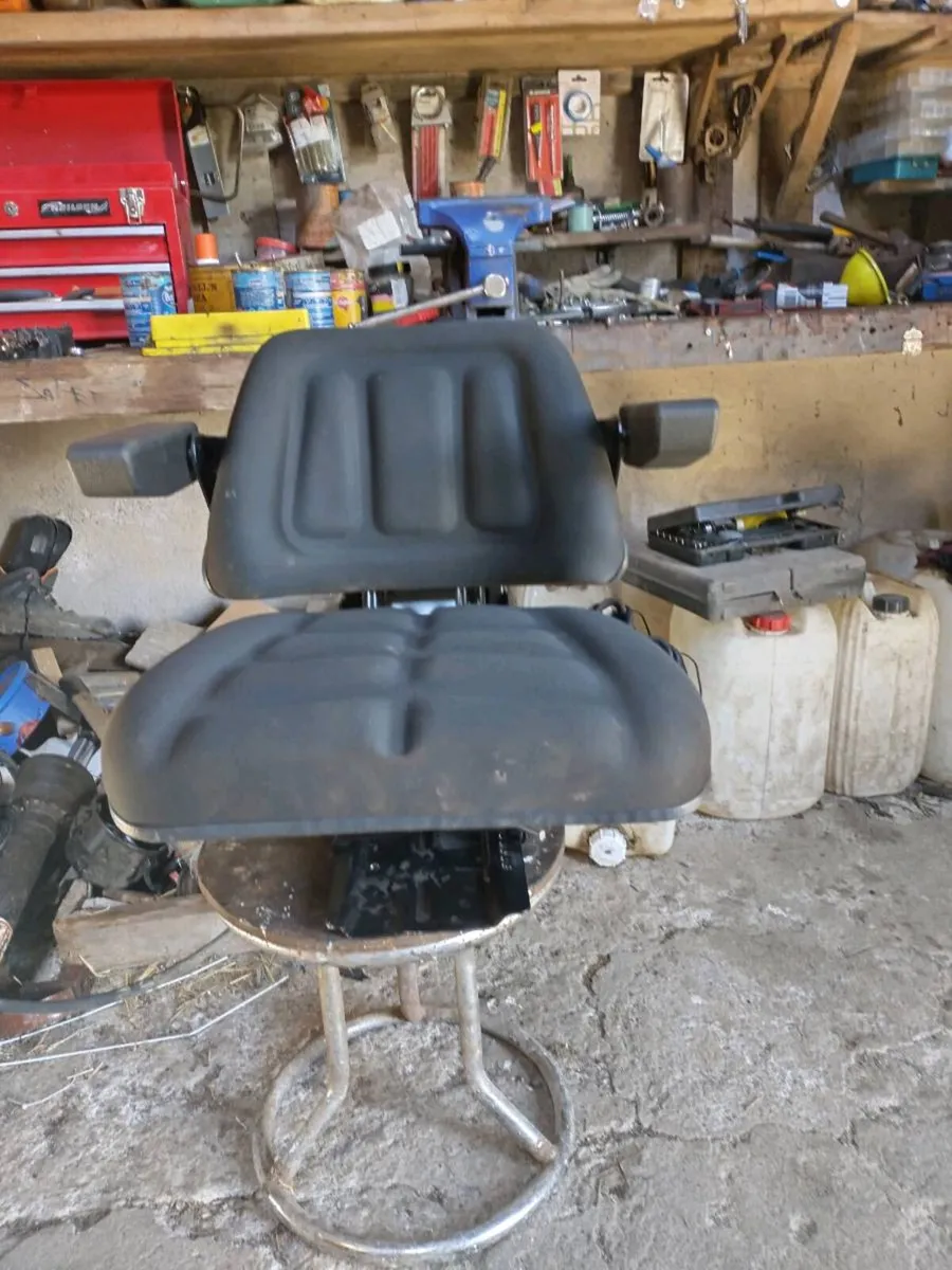 Tractor seat - Image 1