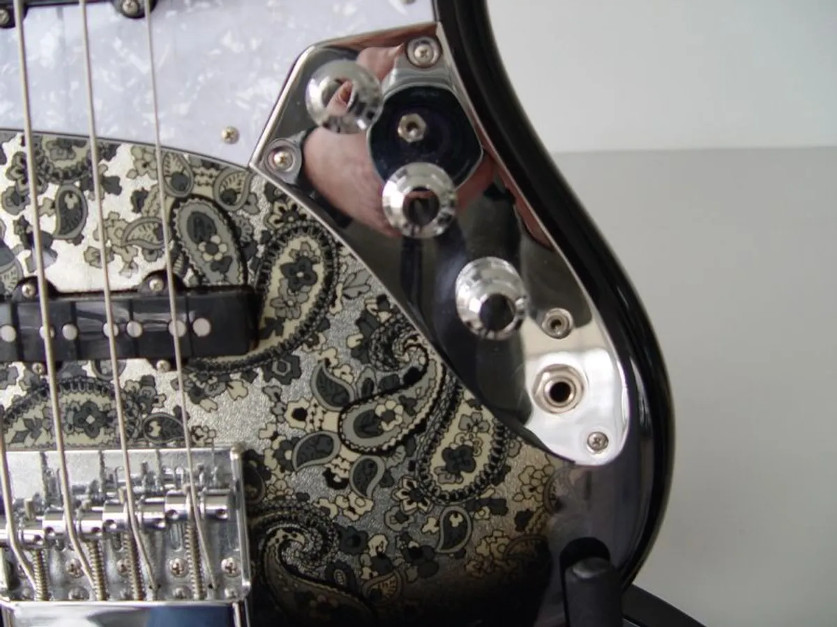Fender  F.S.R Black Paisley Jazz Bass - Image 3