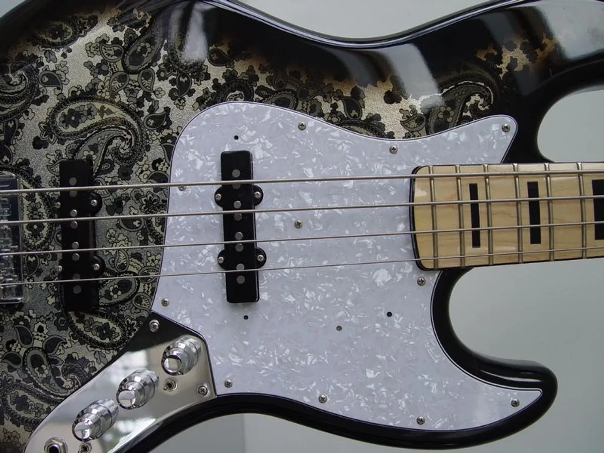 Fender  F.S.R Black Paisley Jazz Bass - Image 4