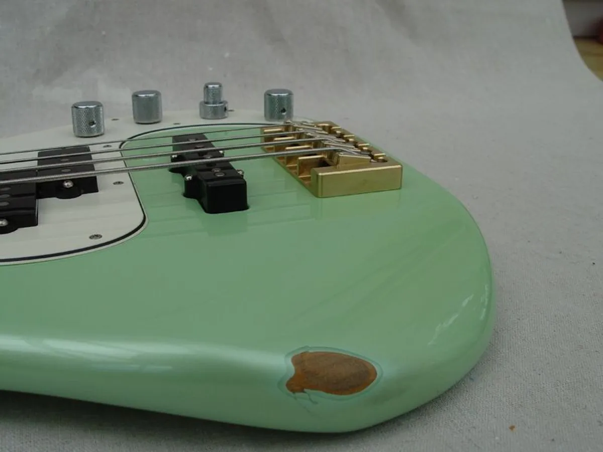 Fender Precision Bass Deluxe Series. - Image 3