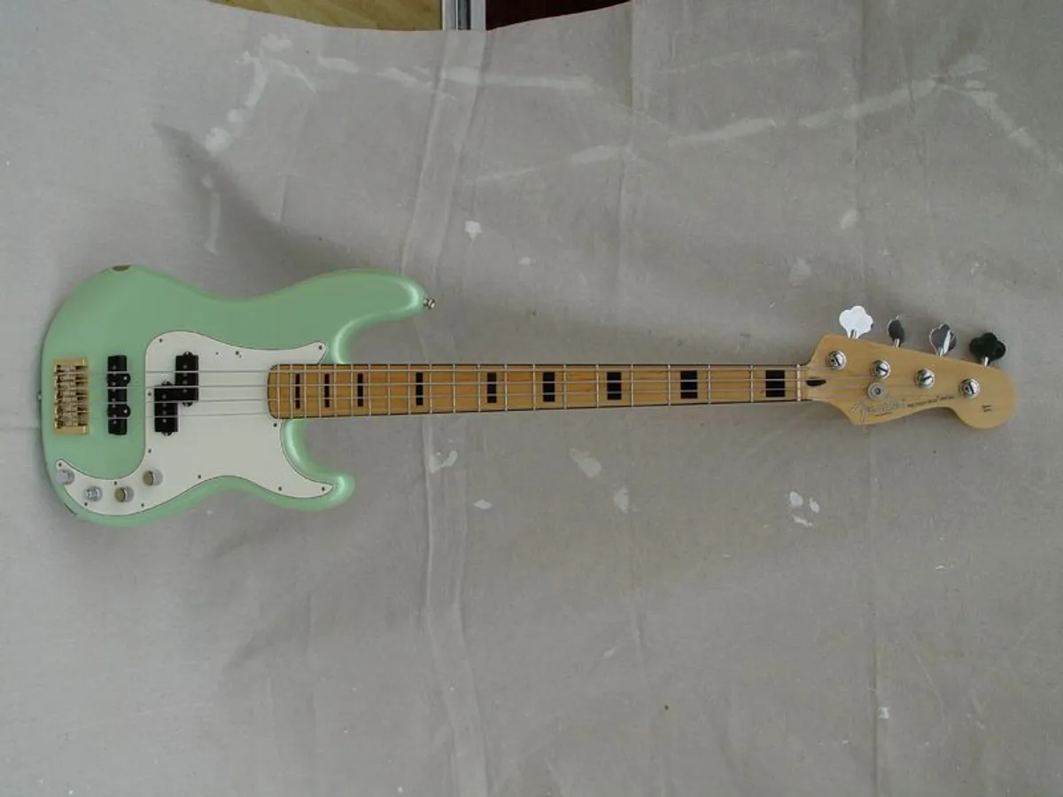 Fender Precision Bass Deluxe Series. - Image 1
