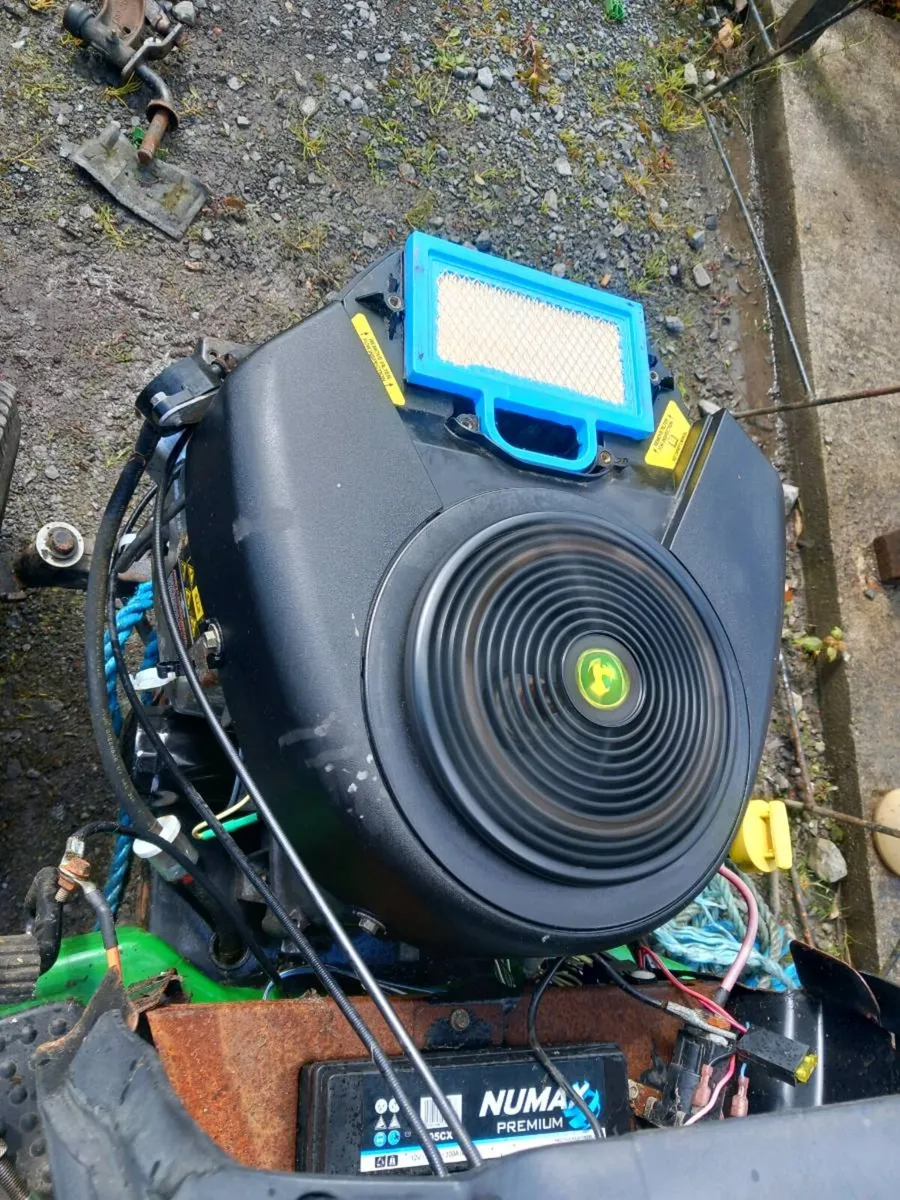 21 horsepower briggs and Stratton engine - Image 2