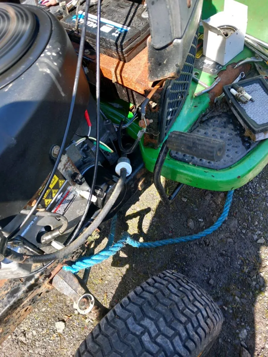 21 horsepower briggs and Stratton engine - Image 4