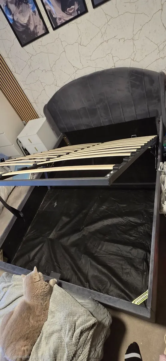 King size bed frame - Image 2