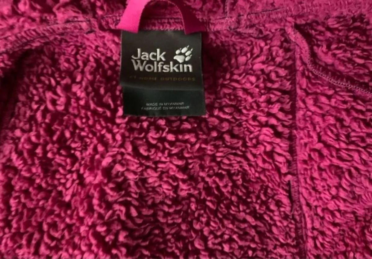 Girls Jack Wolfskin Hoodie Jacket: Size 152cm / ap - Image 3