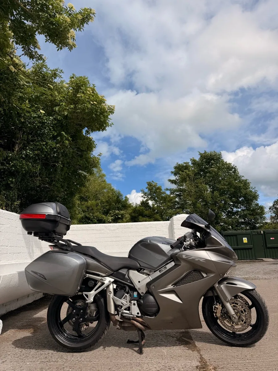 Honda VFR 800 Vtec - Image 2