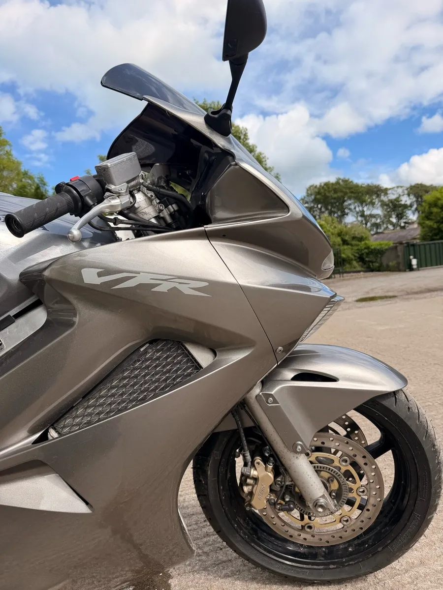 Honda VFR 800 Vtec - Image 3