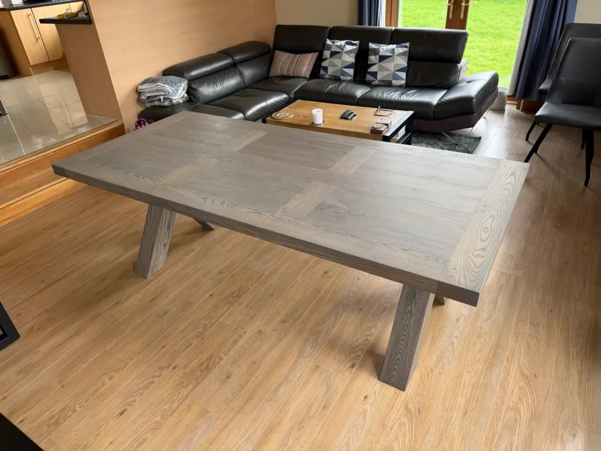 Wooden dining table - Image 3