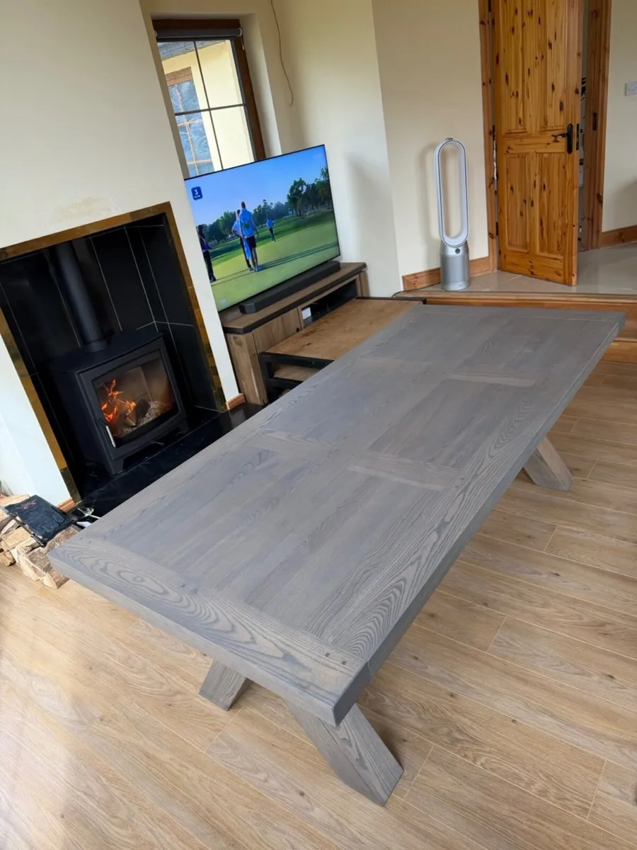 Wooden dining table - Image 2