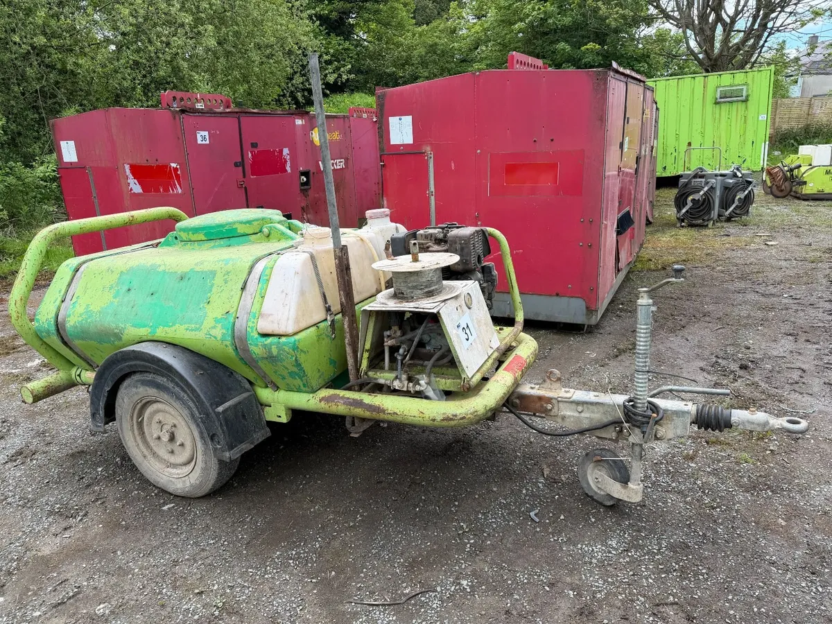 TANKSAFE SOLUTIONS 1000LTR TWIN AXLE FUEL BOWSER - Image 4