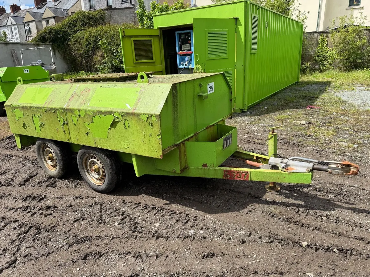 TANKSAFE SOLUTIONS 1000LTR TWIN AXLE FUEL BOWSER - Image 2