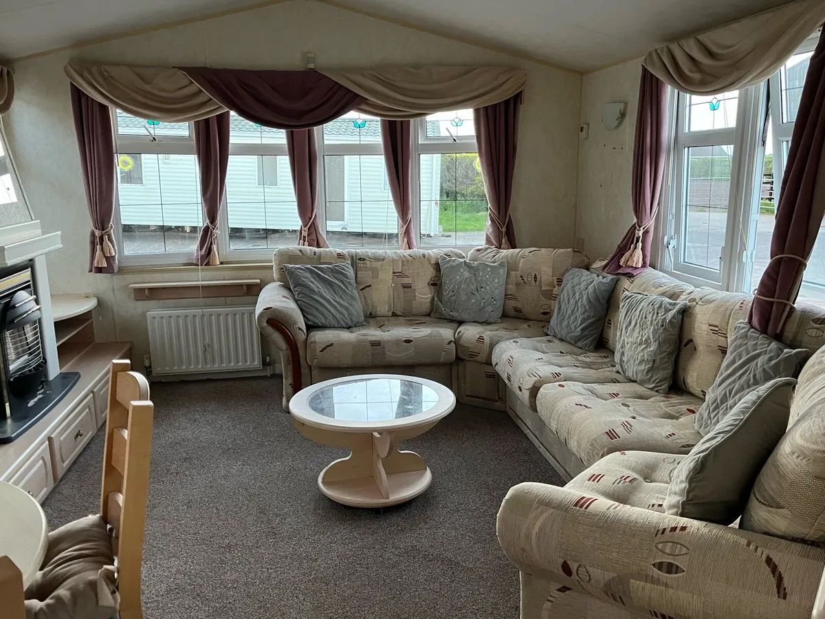 Willerby Lynhurst 2BR mobile home - Image 2