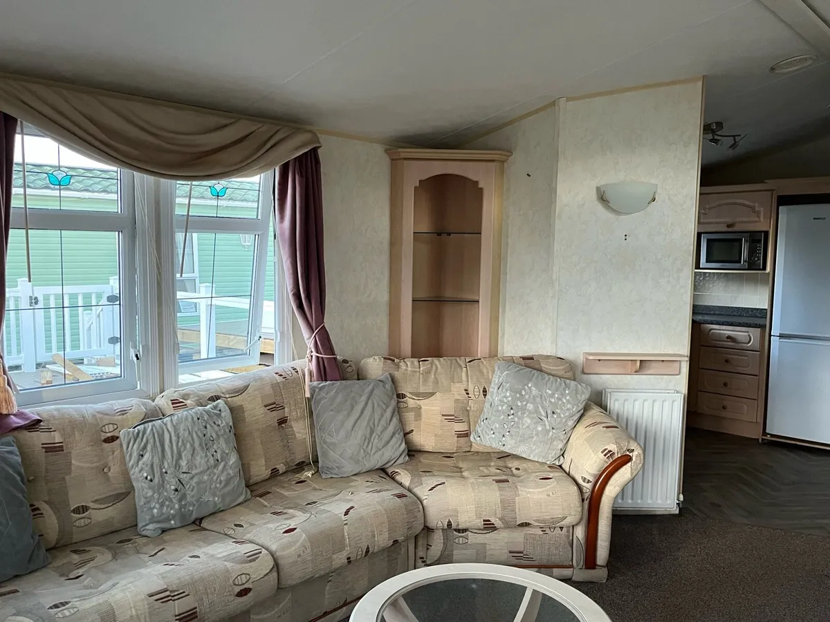 Willerby Lynhurst 2BR mobile home - Image 3