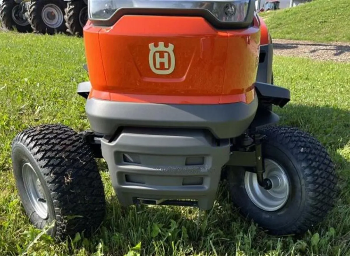 Husqvarna TC112 ride on lawn mower - Image 2