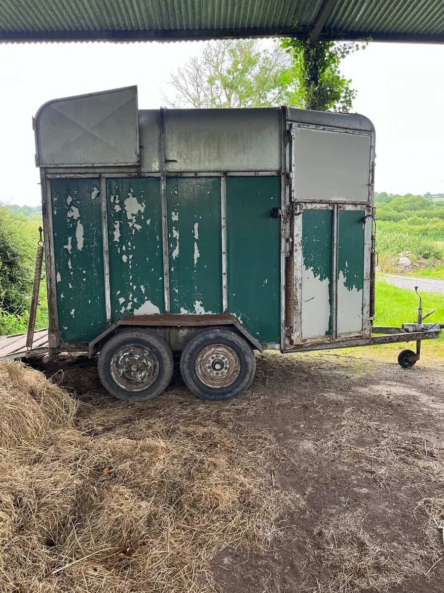Horse box - Image 1