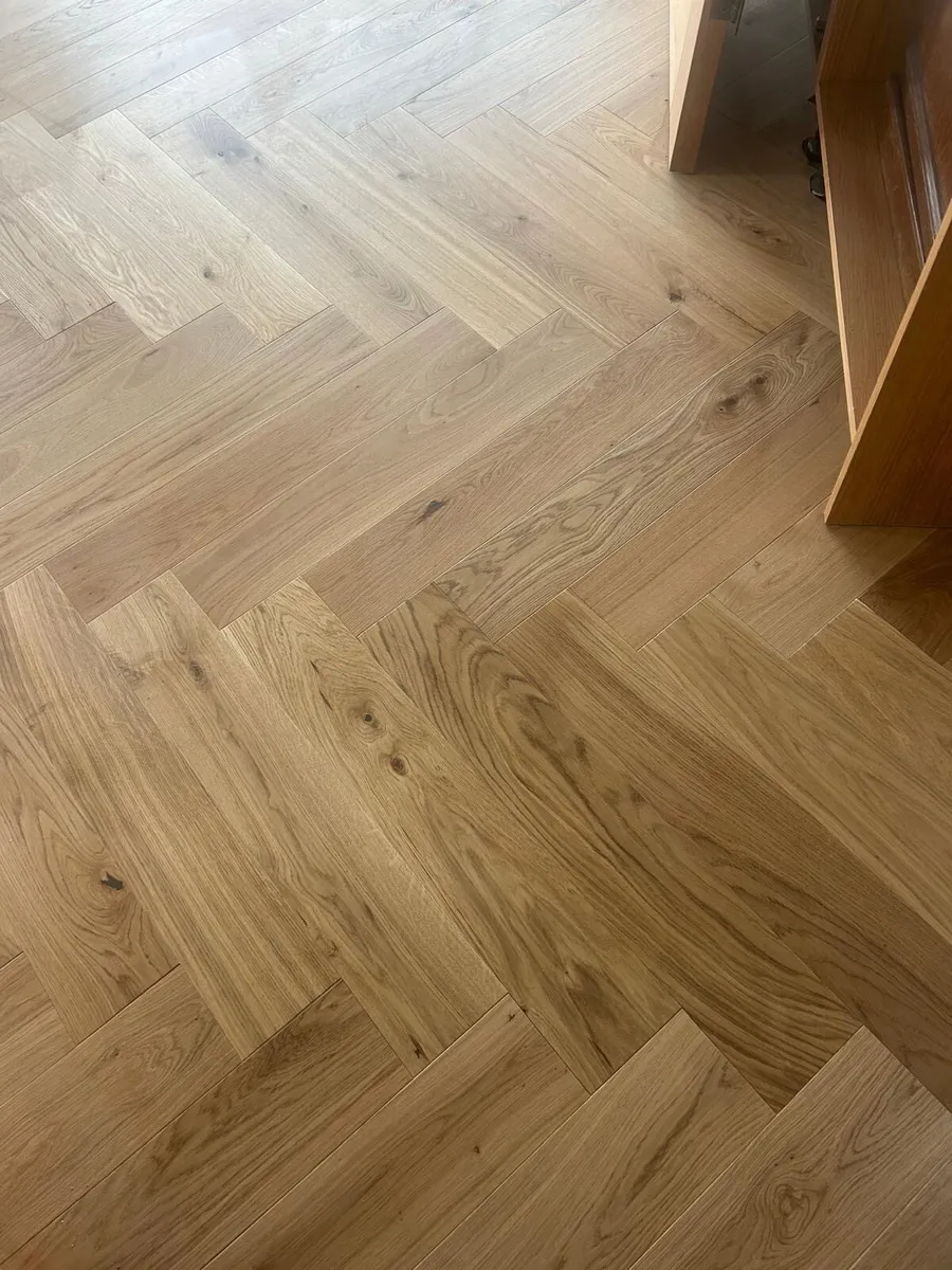 Oak herringbone wood flooring + adhesive - Image 1