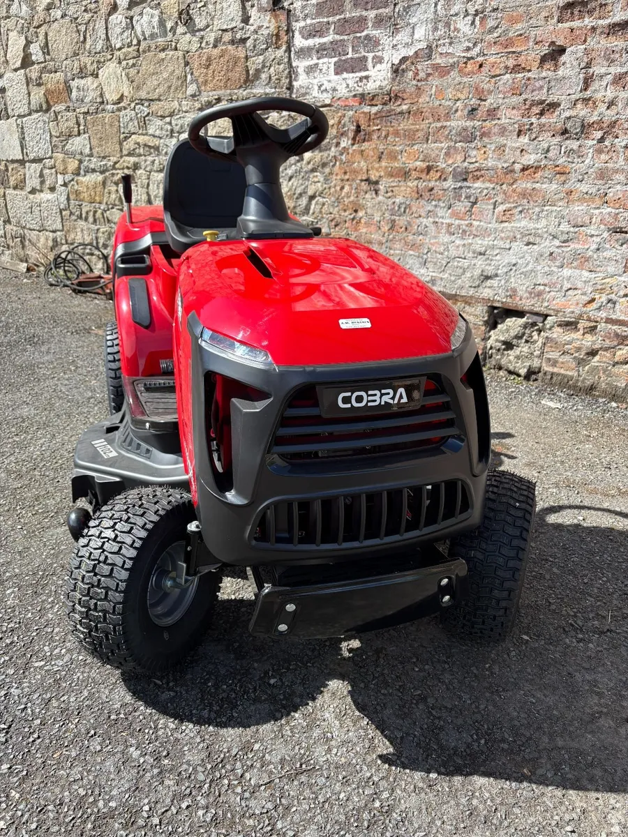 Cobra LT102HR2L - 40 inch ride on lawnmower - Image 3