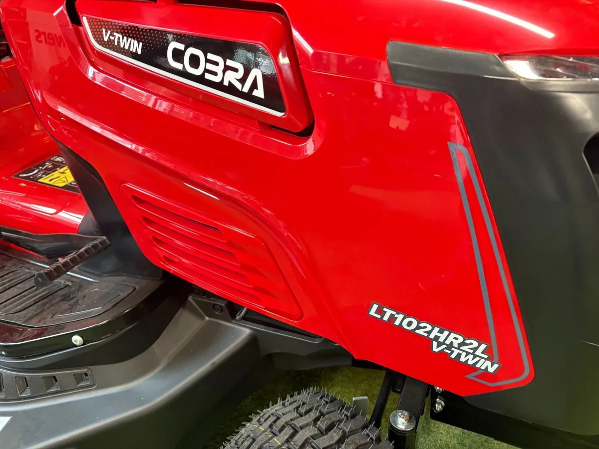 Cobra LT102HR2L - 40 inch ride on lawnmower - Image 4