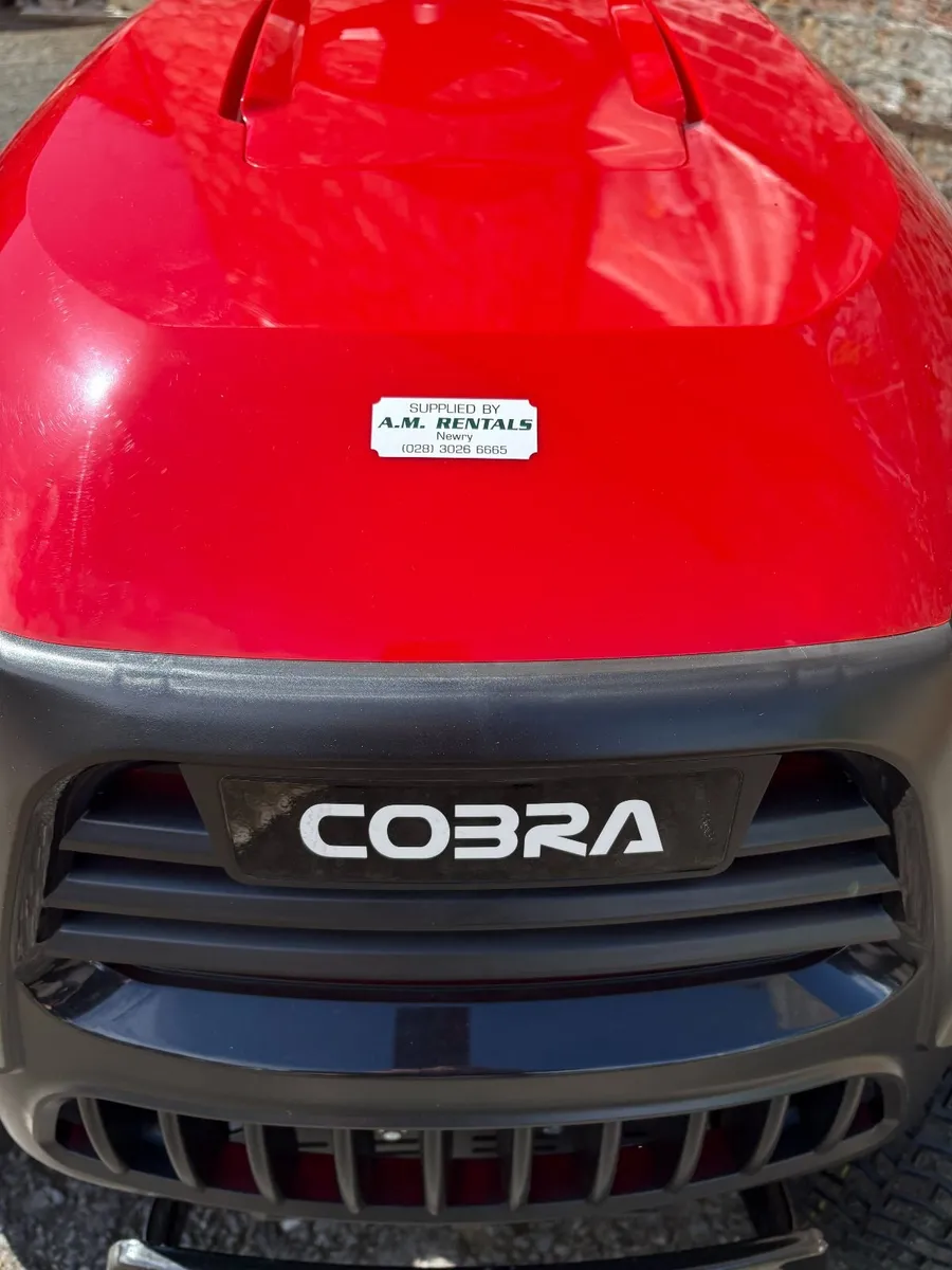 Cobra LT102HR2L - 40 inch ride on lawnmower - Image 2