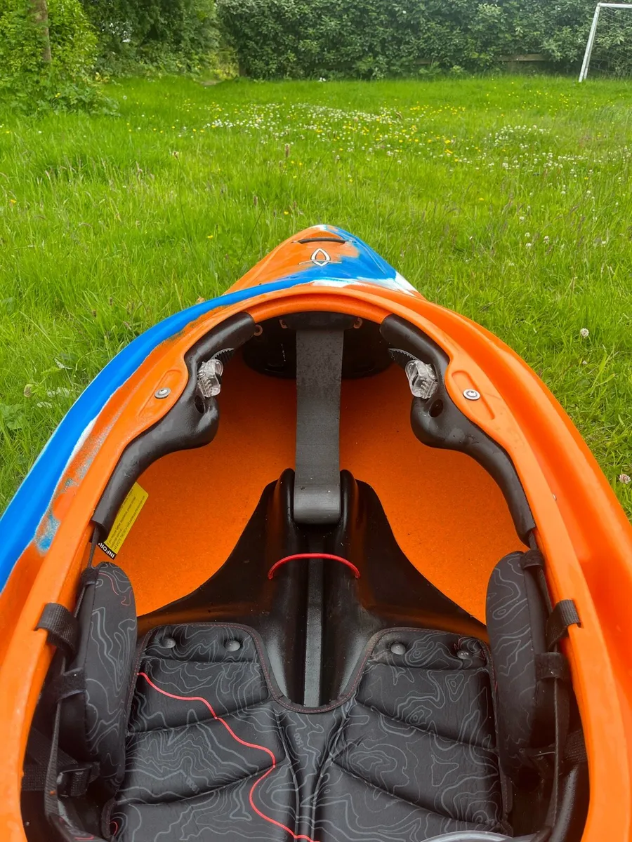 dagger mamba 8.1 kayak - Image 4