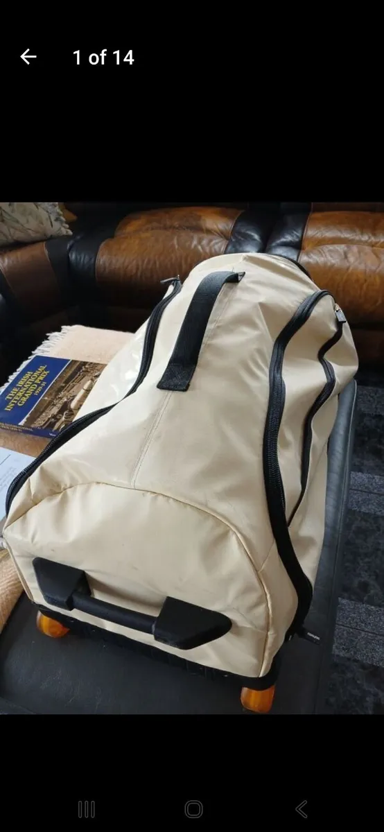 Luggage bag on wheels - Image 1