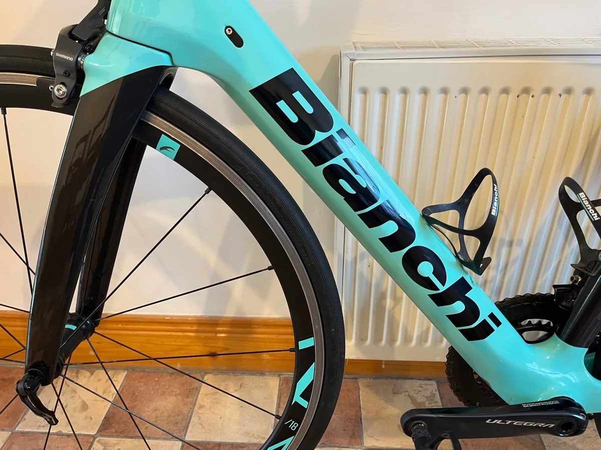 2020 Bianchi Oltre XR4 Ultegra Di2 + Shoes or gift - Image 4
