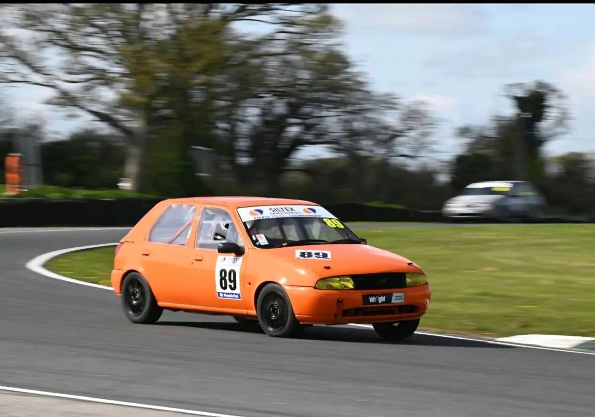 Fiesta Zetec & trailer - Image 3