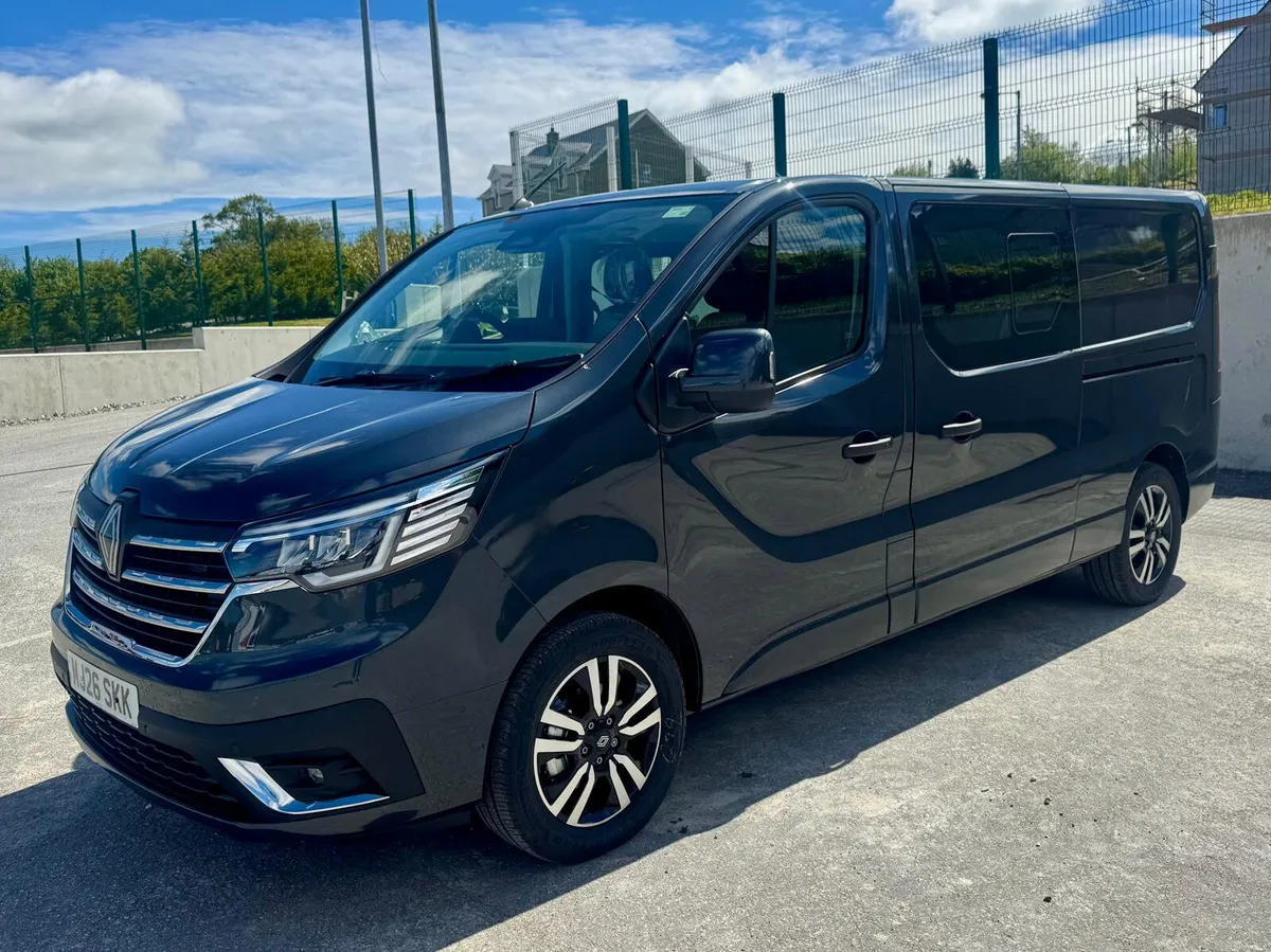 Renault Trafic 2026 6seater crew van - Image 1
