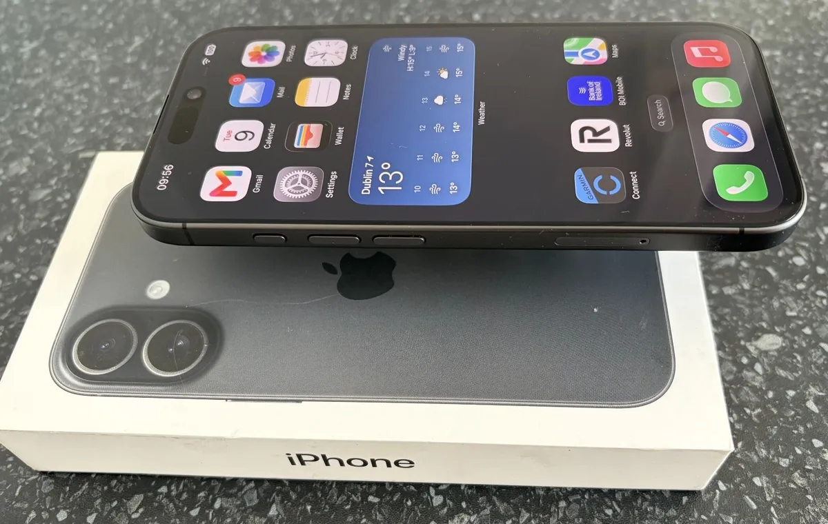 iPhone 17 - Black - Like New - Image 4