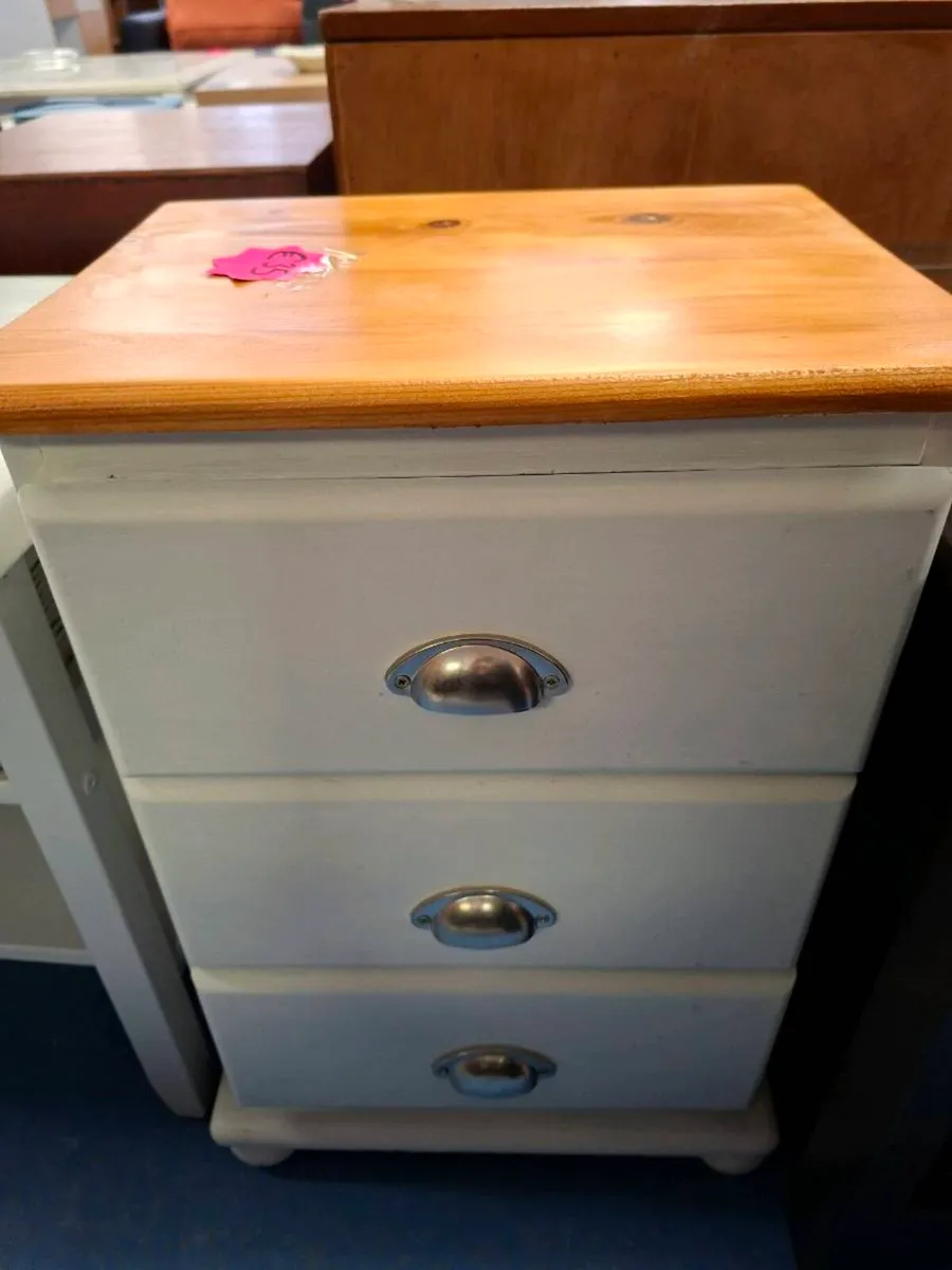 BED SIDE LOCKER - Image 1