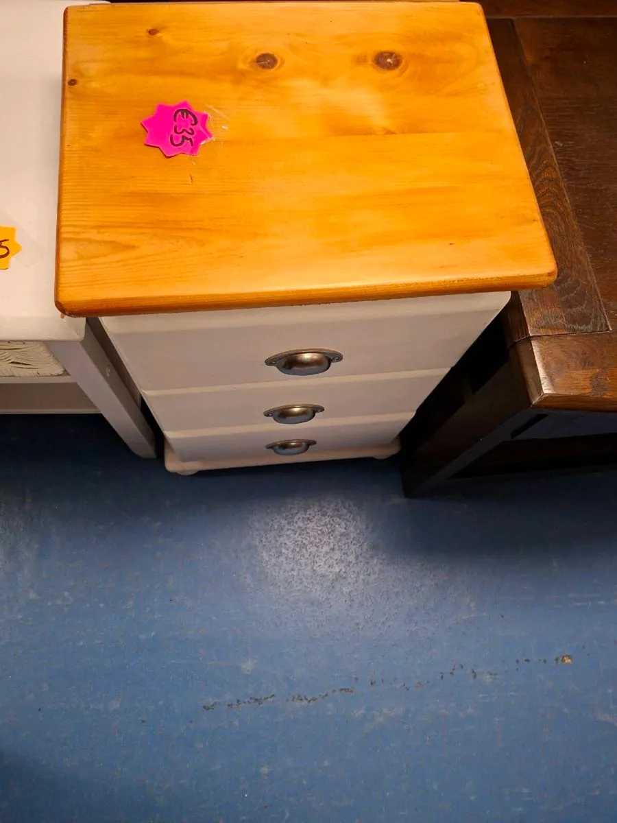 BED SIDE LOCKER - Image 2