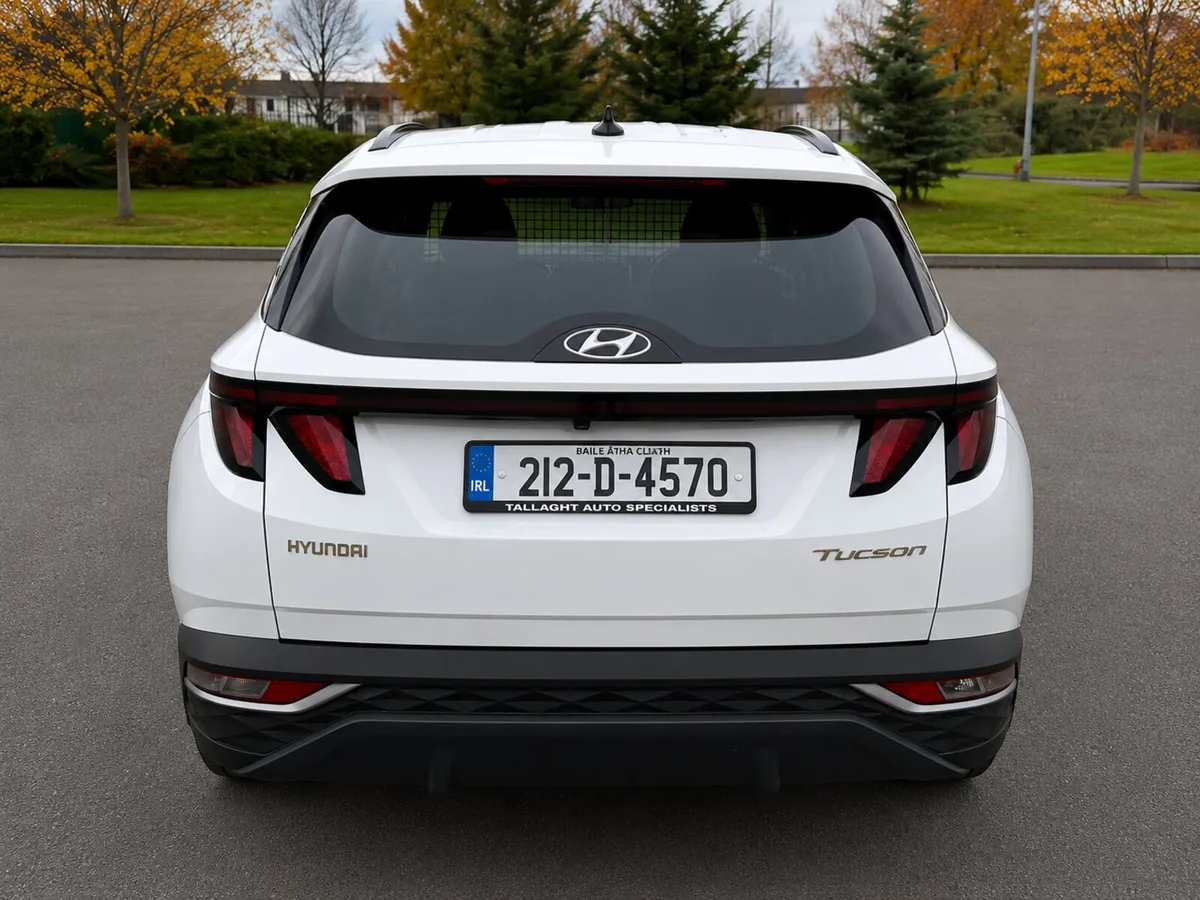 2021 Hyundai Tucson Comfort Plus Commercial - Image 2