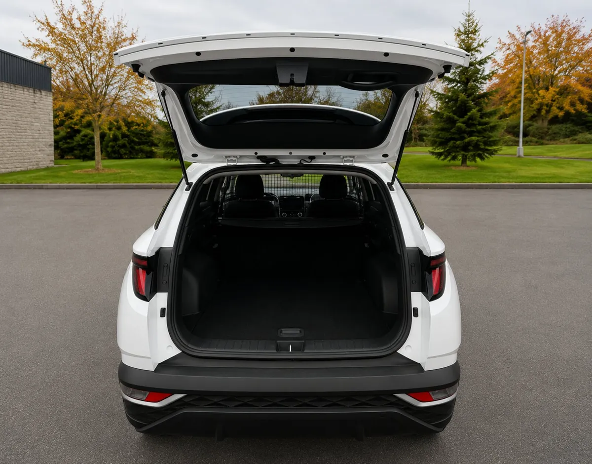 2021 Hyundai Tucson Comfort Plus Commercial - Image 3