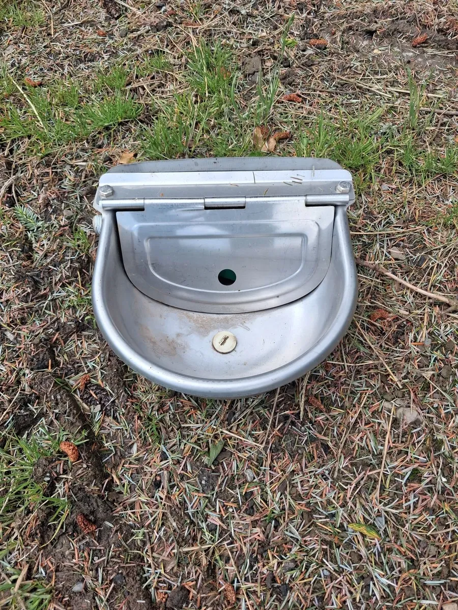 Auto fill water trough - Image 1