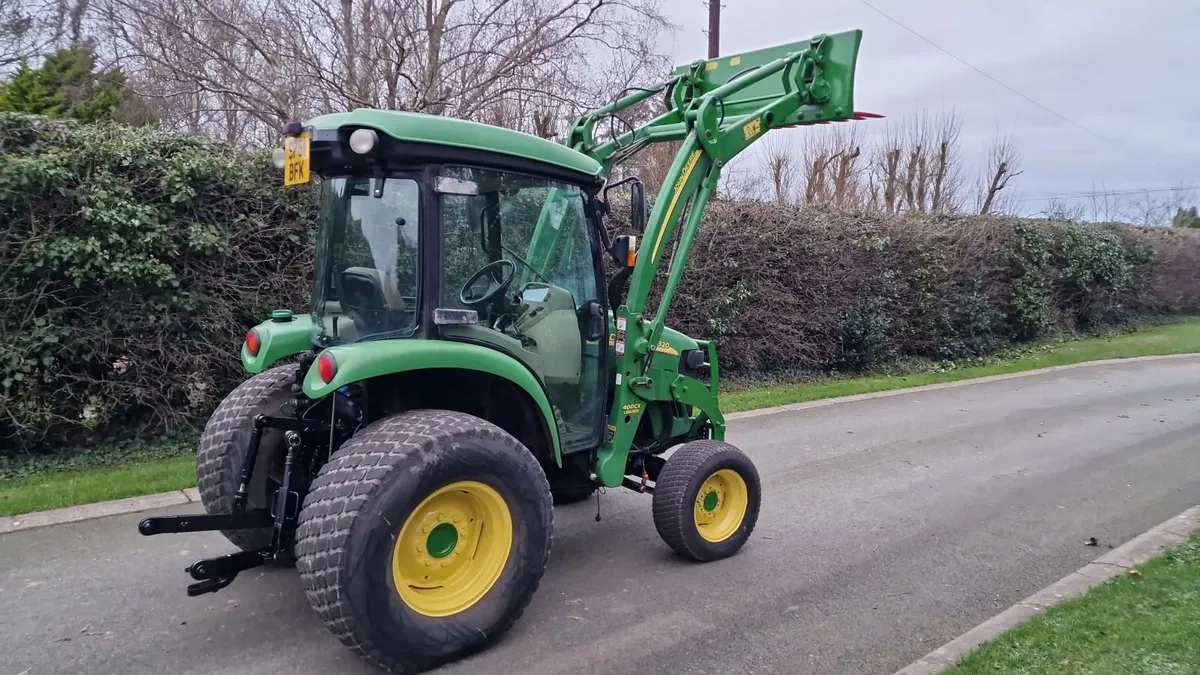 John Deere 50hp Compact Tractor with Loader - Image 3