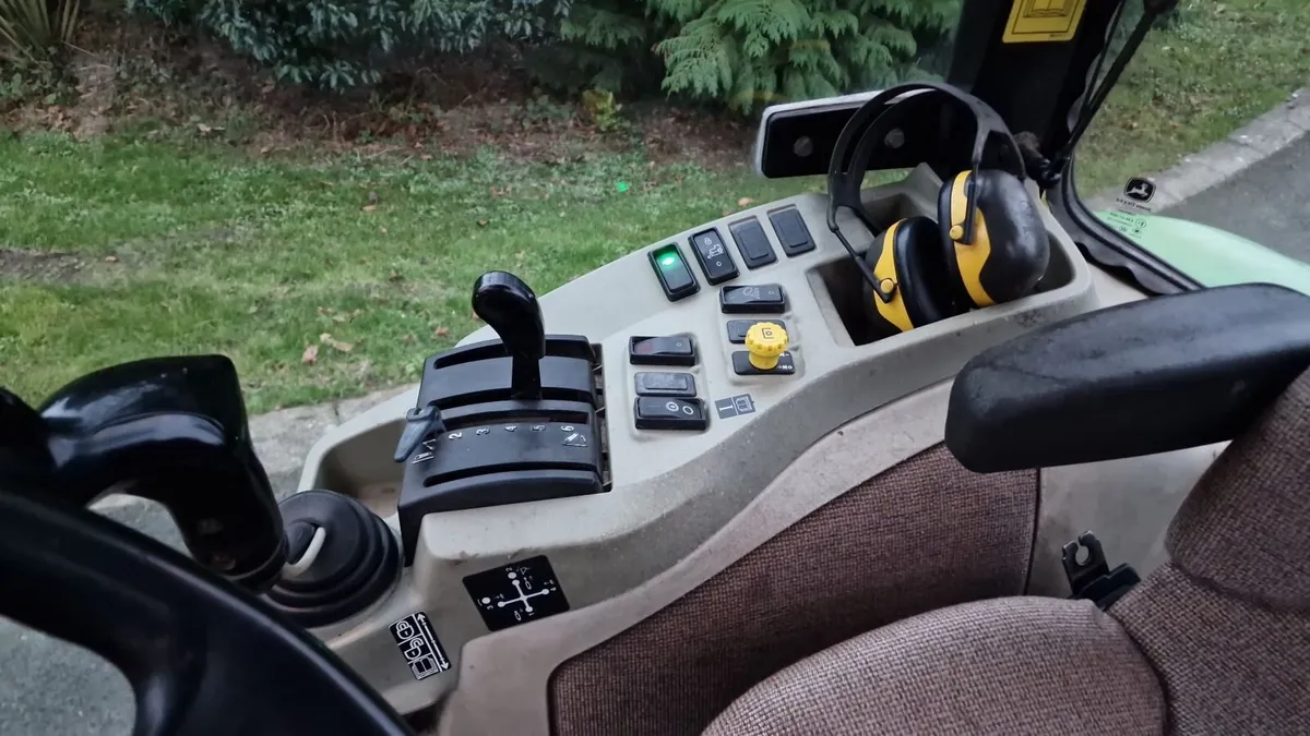 John Deere 50hp Compact Tractor with Loader - Image 4