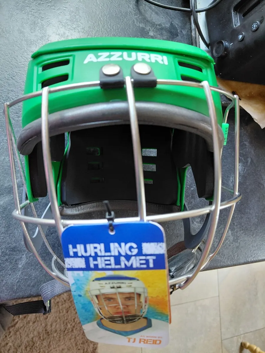 Azzurri hurling helmet - Image 1