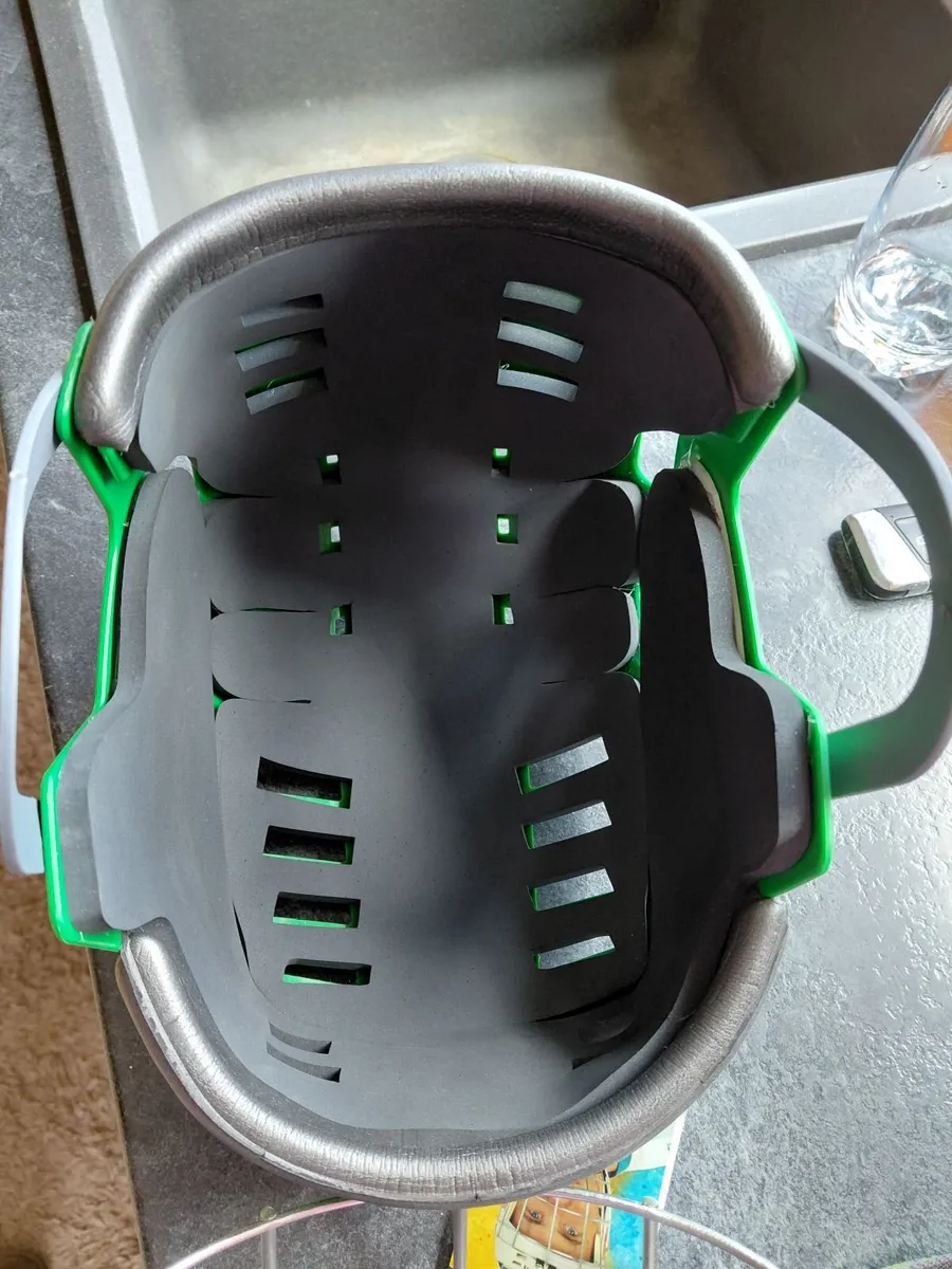 Azzurri hurling helmet - Image 2