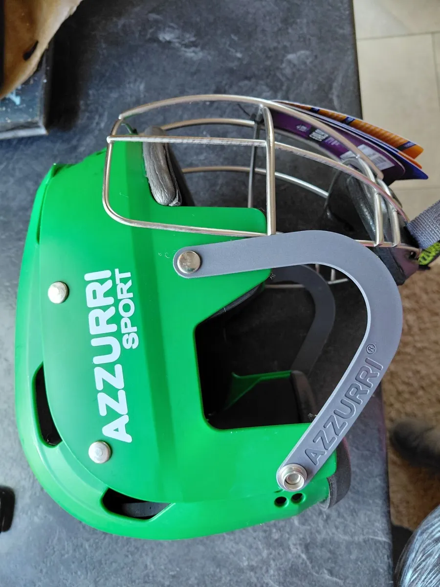 Azzurri hurling helmet - Image 3