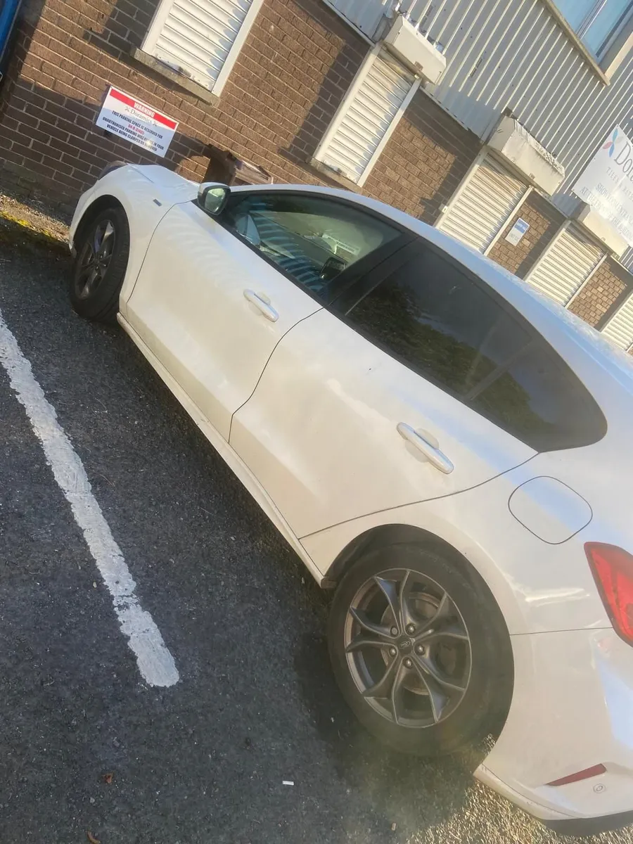 Ford Focus 2021 - Image 2