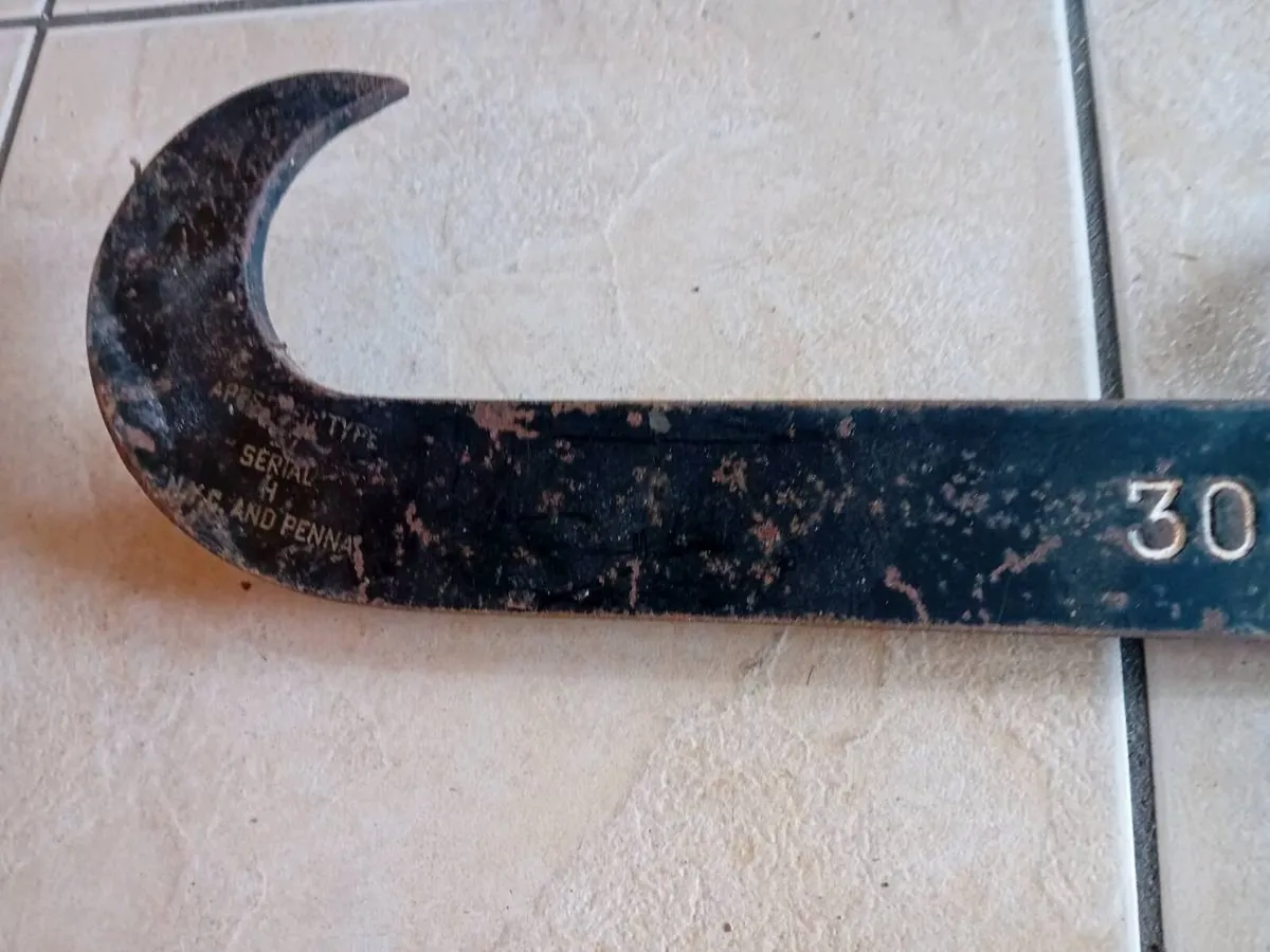 ANTIQUE AND COLLECTABLES - Image 2
