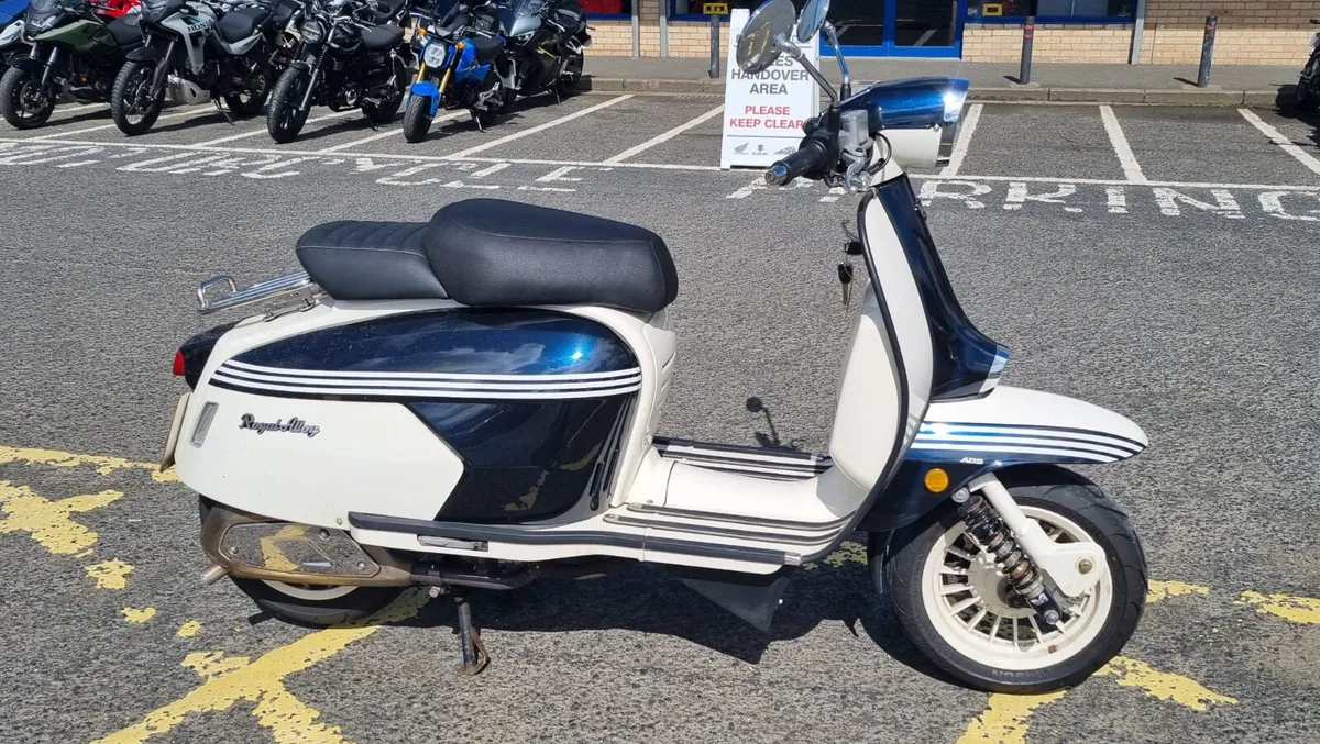 Royal Alloy GP 300 LC Lambretta - Image 1