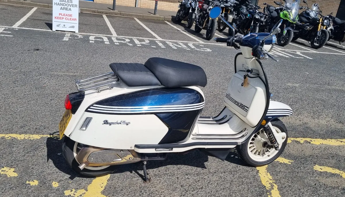 Royal Alloy GP 300 LC Lambretta - Image 2