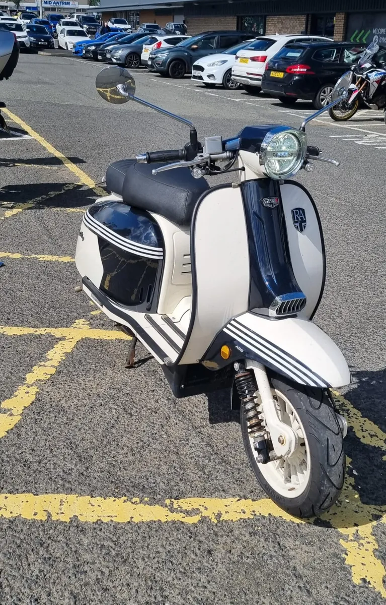Royal Alloy GP 300 LC Lambretta - Image 3