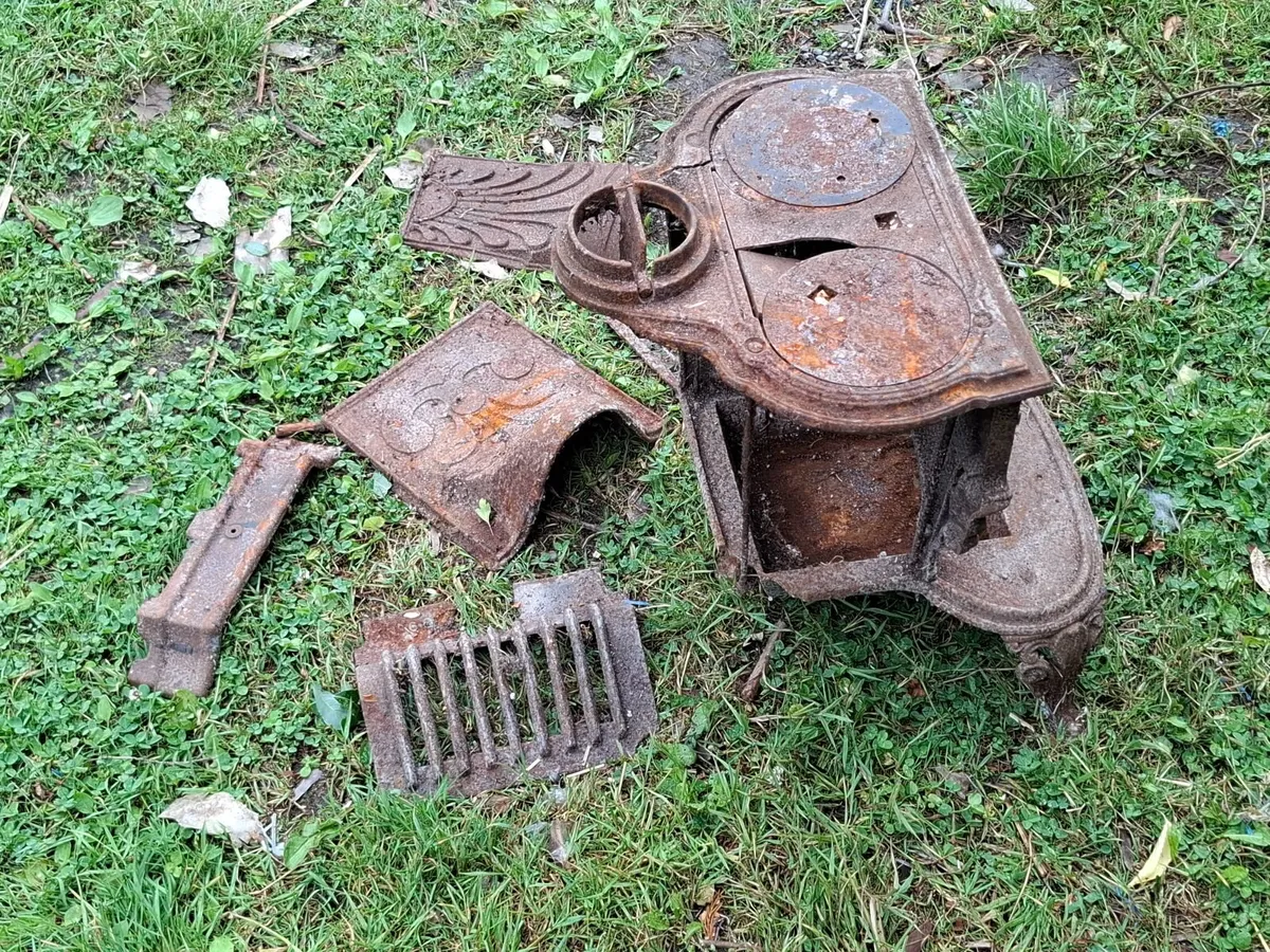 Cast Iron Stove - Image 4