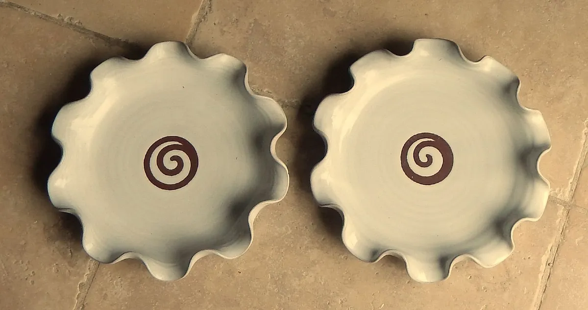 2 Stephen Pearce Pottery Curly Serving Dishes - Image 2