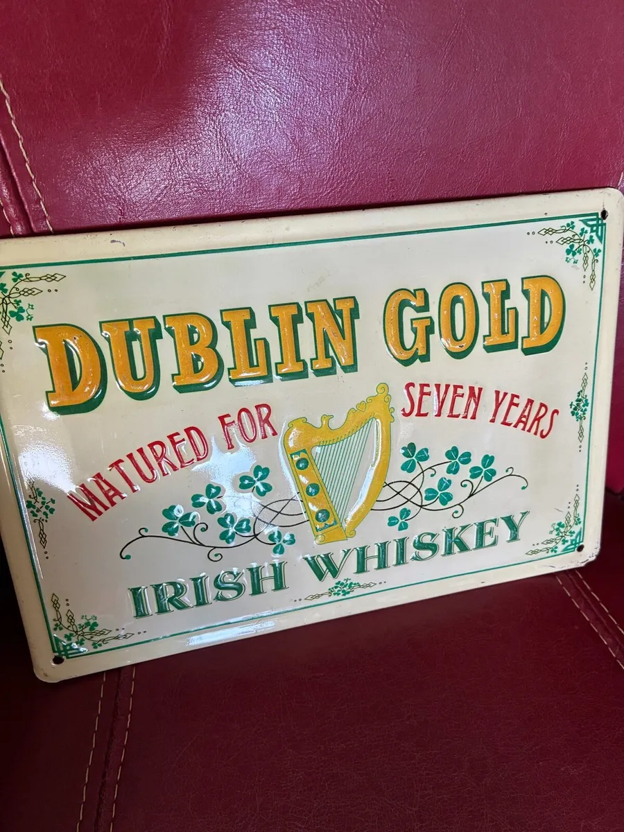 Vintage  ‘Dublin Gold’ Metal Bar Display - Image 1