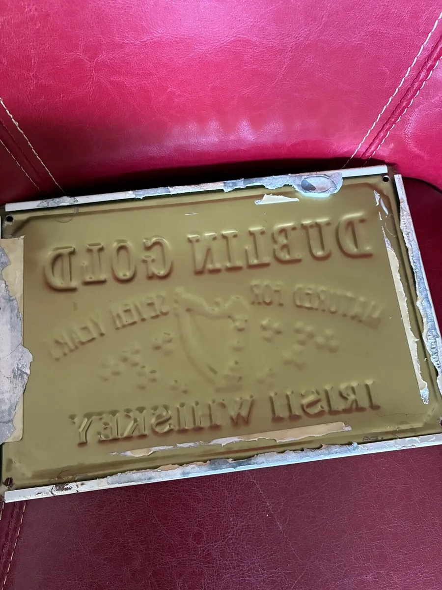 Vintage  ‘Dublin Gold’ Metal Bar Display - Image 3