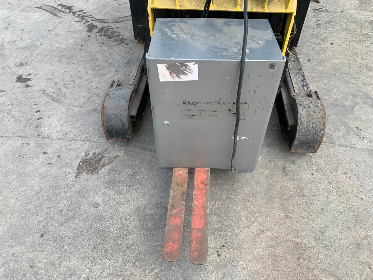 2 x  HYSTER ELECTRIC REACH STACKERS FOR AUCTION - Image 4