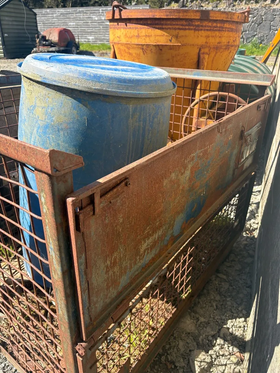 Steel cage - Image 1
